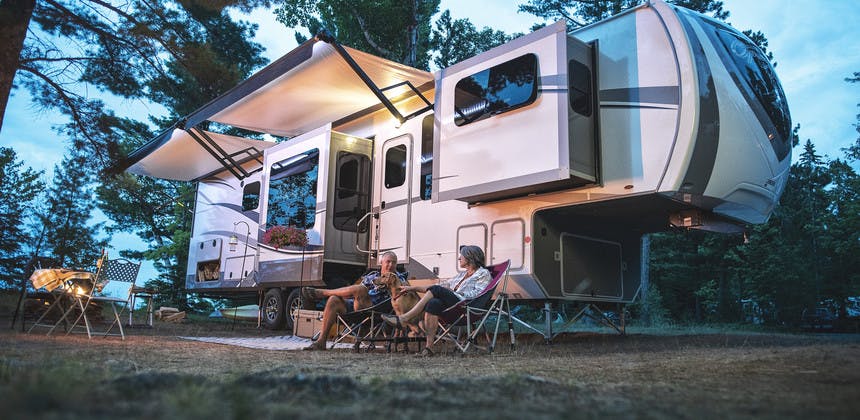 Travel Trailer vs Fifth Wheel fifth wheel coupler