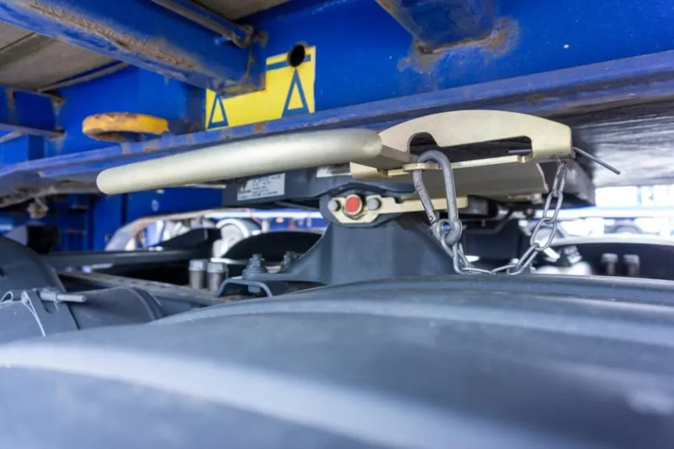 volvo 5th wheel hauler companies